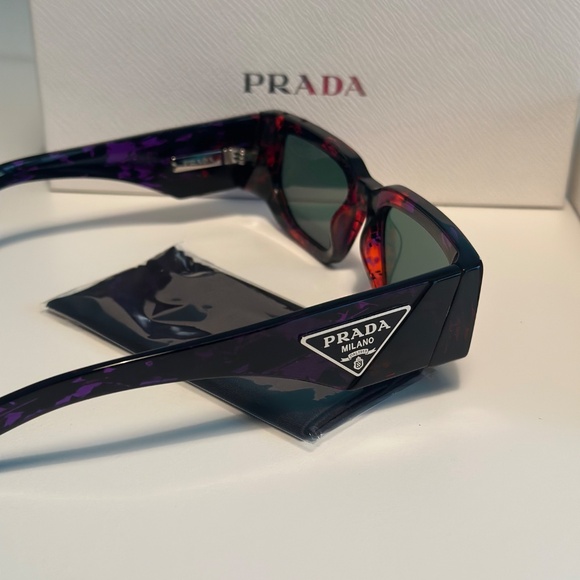 Prada sunglasses - Picture 8 of 9